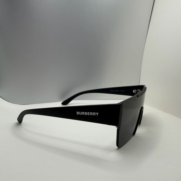 Burberry Other - Burberry Sleek Black Sunglasses
